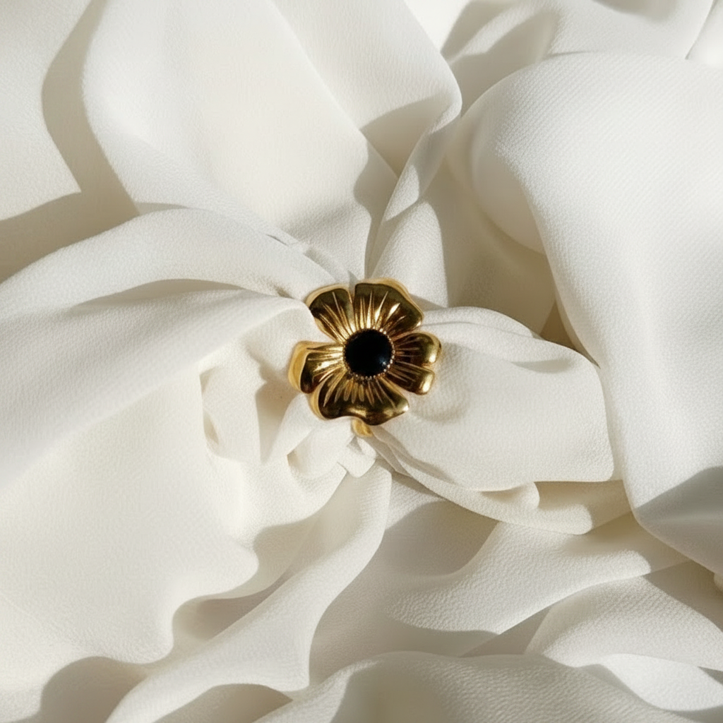 Noir Flower Ring