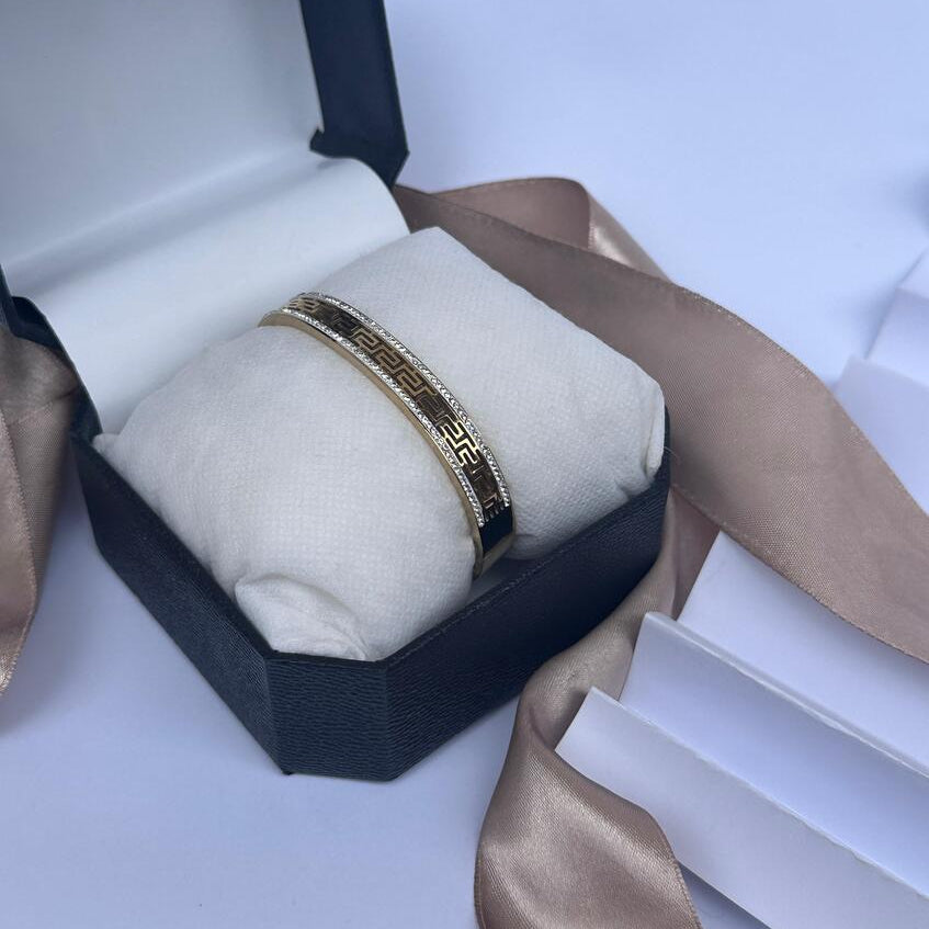 Greek Handcuff